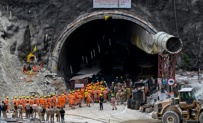 India: Exitoso rescate de 41 trabajadores atrapados en un túnel