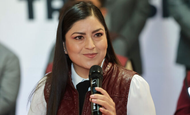 Claudia Rivera se registra como aspirante a la alcaldía de Puebla