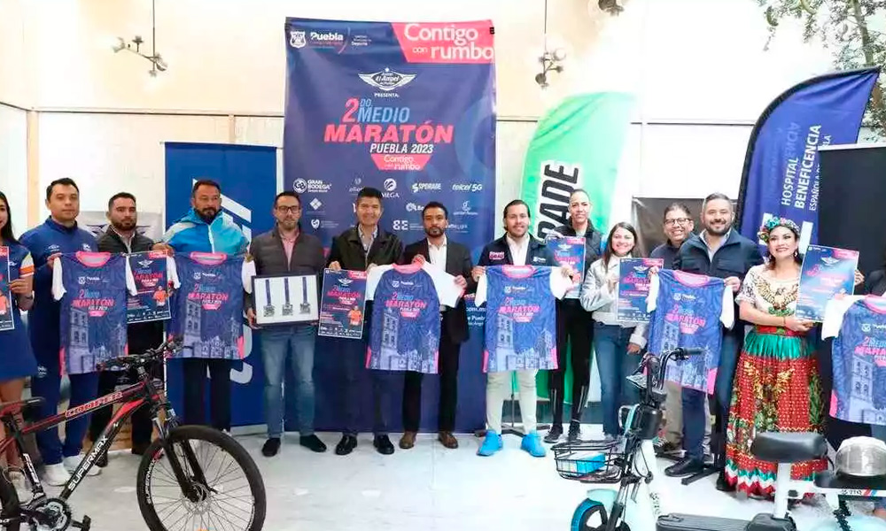 Presentan de la playera y medallas del segundo medio maratón Puebla 2023