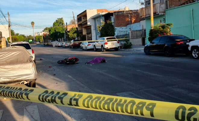 Motociclista muere tras chocar con automóvil en la Colonia Volcanes