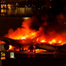 Avión de Japan Airlines se incendia en el aeropuerto de Haneda