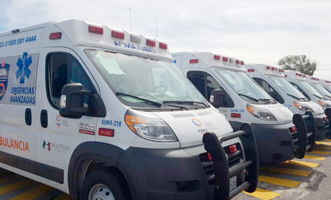 Puebla refuerza servicios de salud con entrega de 23 ambulancias para el SUMA