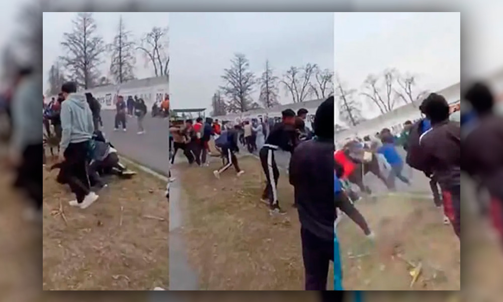 Pelea campal entre estudiantes en Puebla genera caos