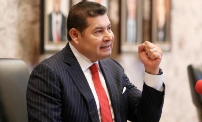 Alejandro Armenta propone reforma para abordar el estrés laboral en México