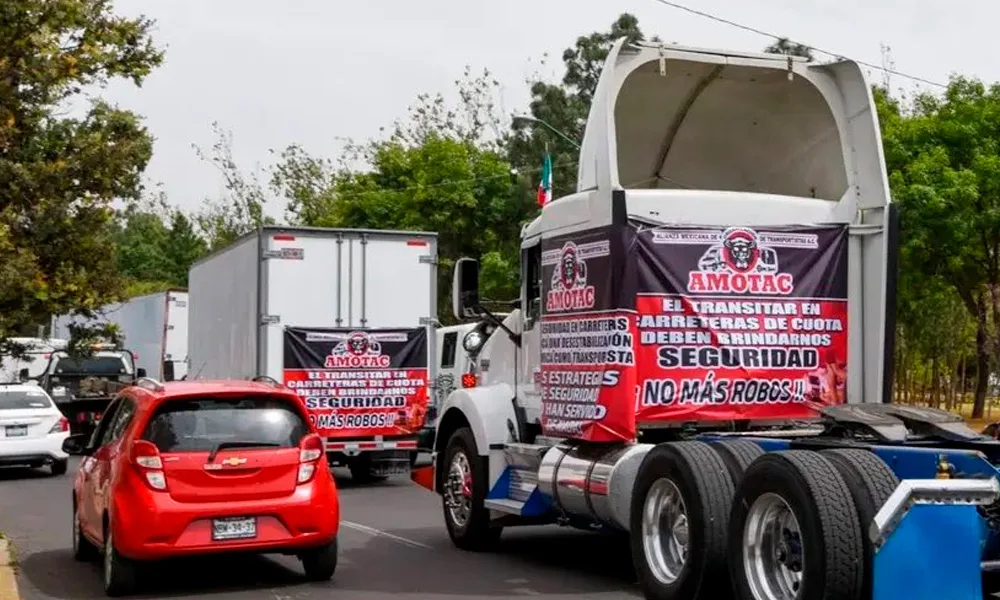 Transportistas mexicanos protestan por seguridad en carreteras