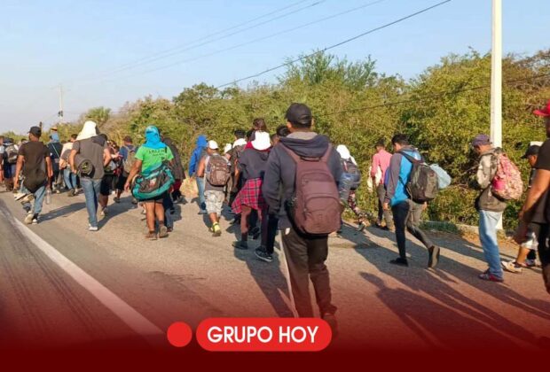 Migrantes de la caravana "Viacrucis del Migrante" abandonan Puebla por rumores de operativo del INM