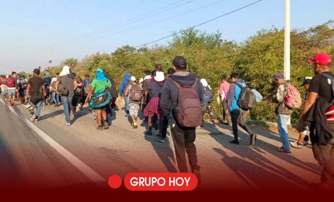 Migrantes de la caravana "Viacrucis del Migrante" abandonan Puebla por rumores de operativo del INM