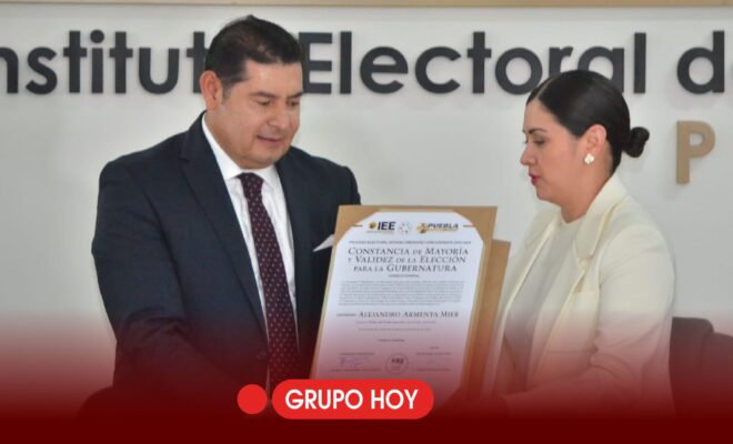 Alejandro Armenta recibe constancia de mayoría como gobernador electo de Puebla