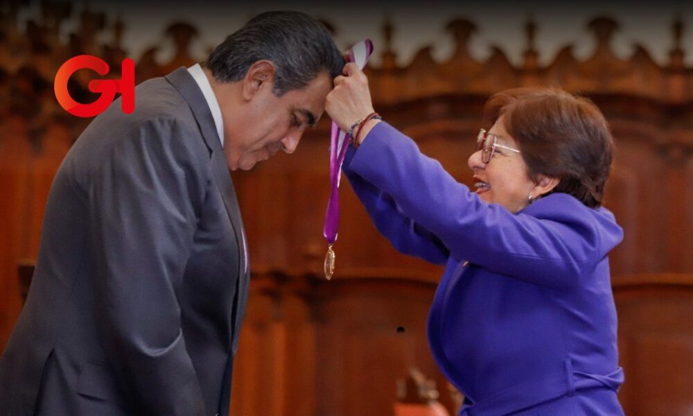 BUAP impulsa la paz y otorga reconocimiento al gobernador Sergio Salomón