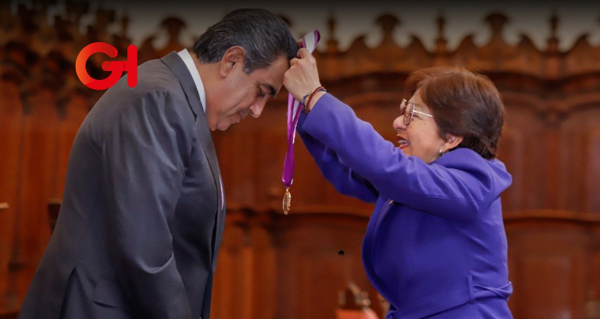 BUAP impulsa la paz y otorga reconocimiento al gobernador Sergio Salomón